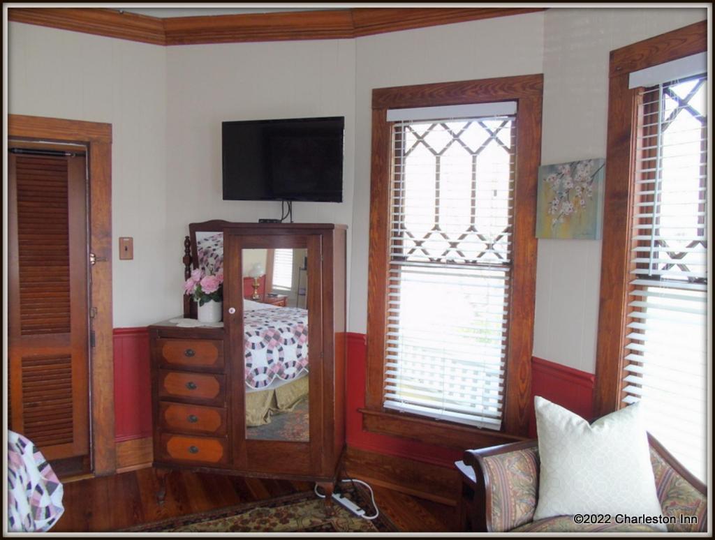 The Charleston Inn Hendersonville Nc ภายนอก รูปภาพ