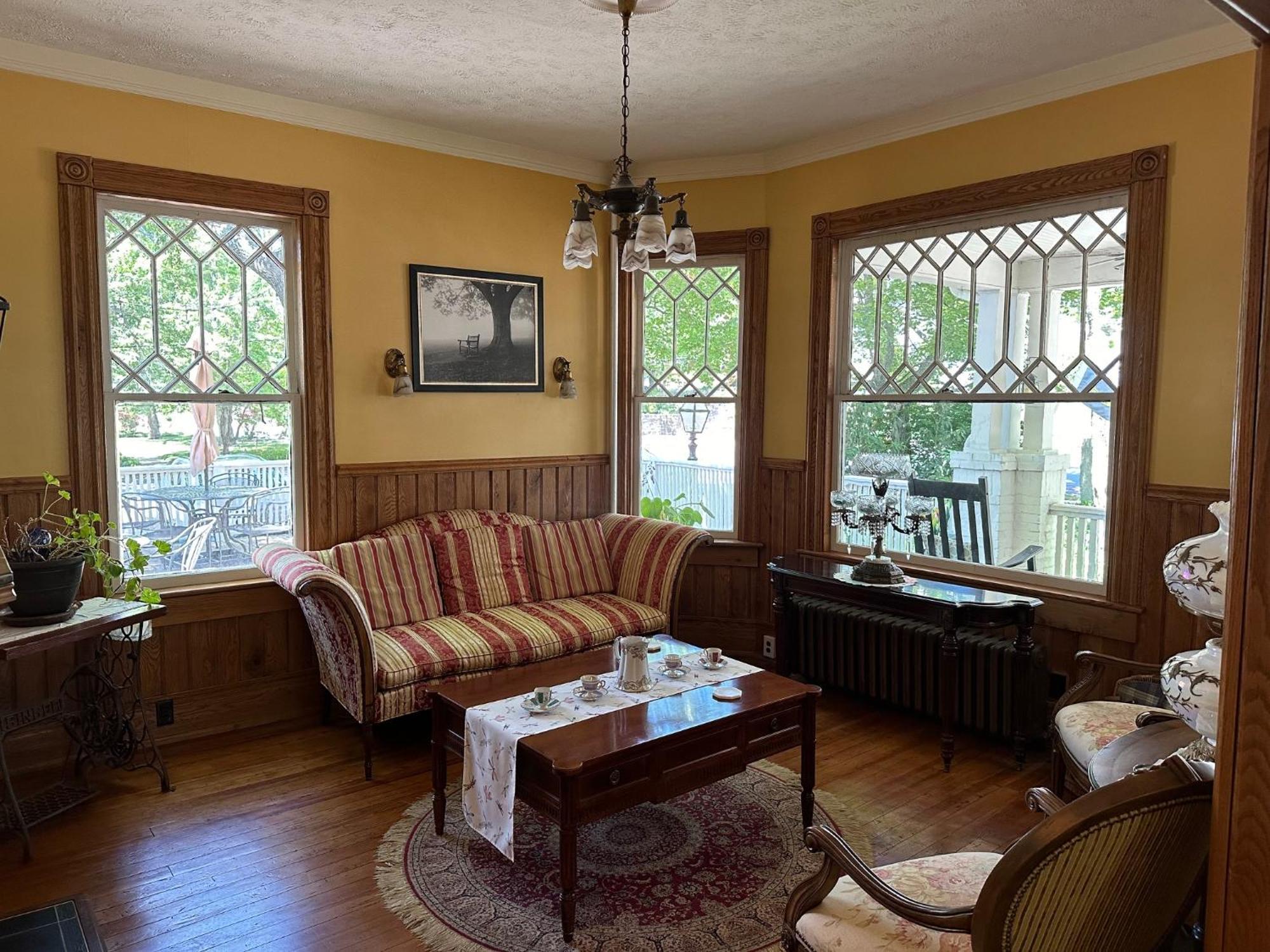 The Charleston Inn Hendersonville Nc ภายนอก รูปภาพ